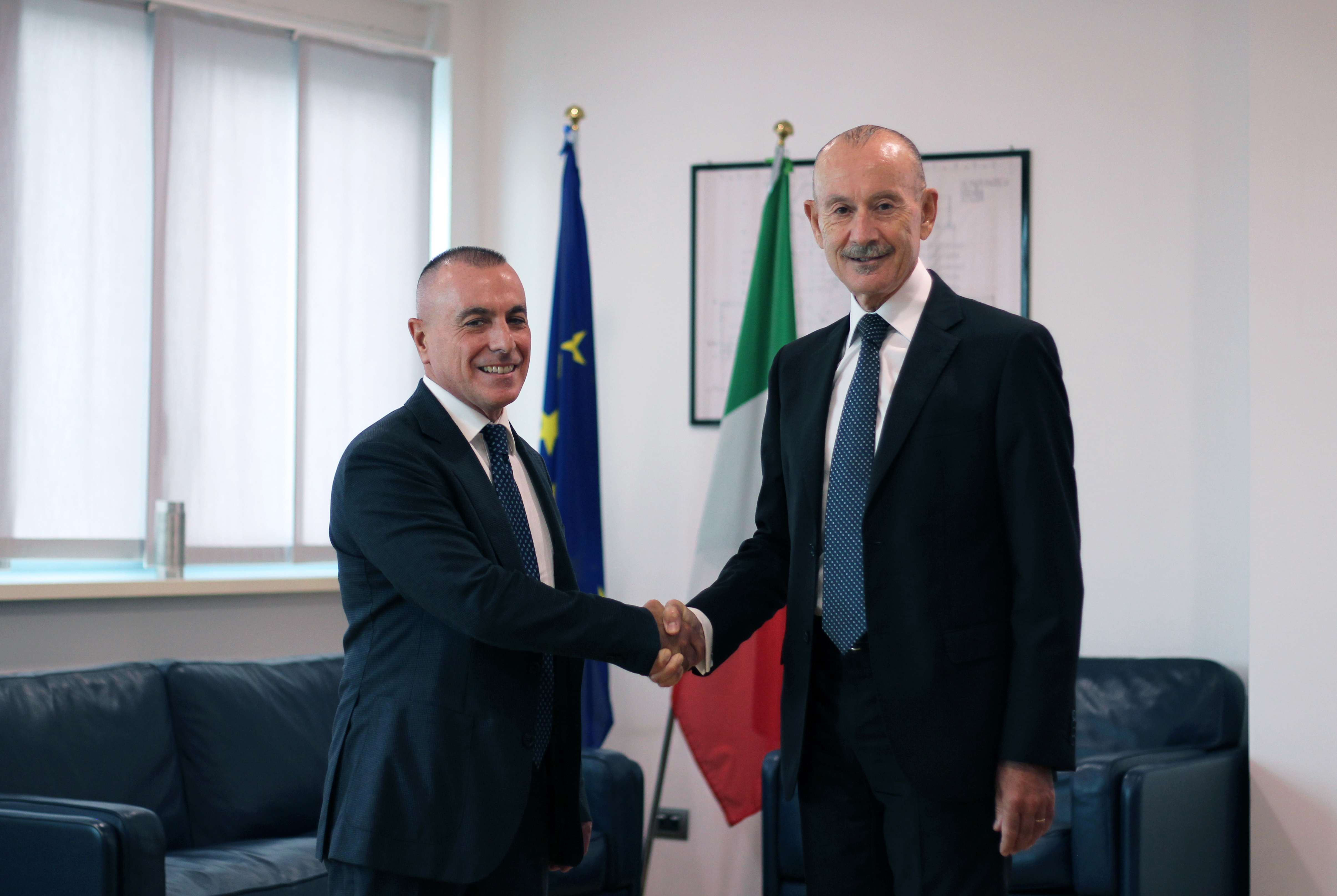 http://sogintra.soginweb.lan:33587/uploads/archive/foto/CarloMassagli_GianLucaArtizzu_PresidenteADSogin.jpg