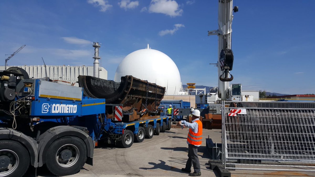 Centrale del Garigliano - Allontanamento di una sezione dell'alternatore